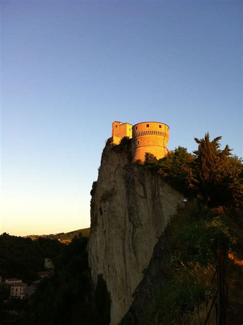 San Leo Castle - Pesaro, Urbino Italy | Italy, Castle, Monument valley