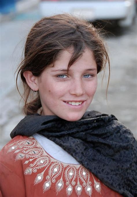 Afghan girl wandering the streets of Kabul. | Afghan girl, Kalash people, Beautiful eyes