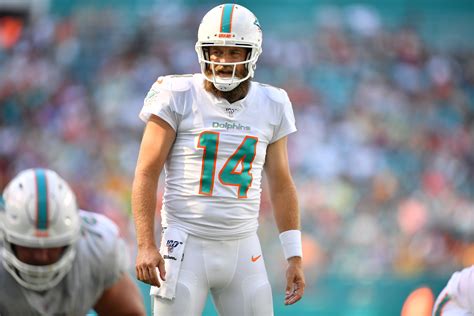 Dolphins turn back to Ryan Fitzpatrick at QB