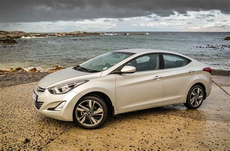 Hyundai Elantra 1.6 GLS (2014) Review - Cars.co.za