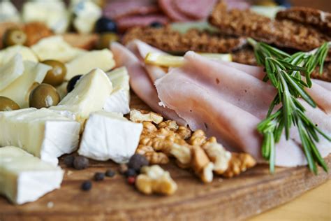 Charcuteries et fromages: 10 conseils pour un plateau réussi | Recettes du Québec