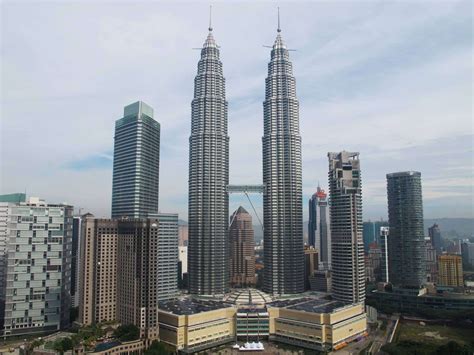 Petronas Twin Towers Time to Witness Some Architectural Beauties | Found The World