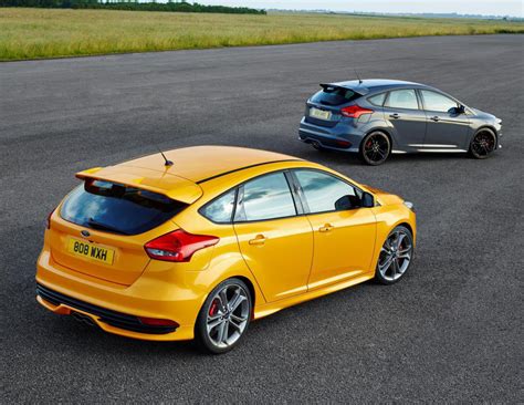 Ford Focus ST Photos and Specs. Photo: Ford Focus ST tuning and 26 perfect photos of Ford Focus ST