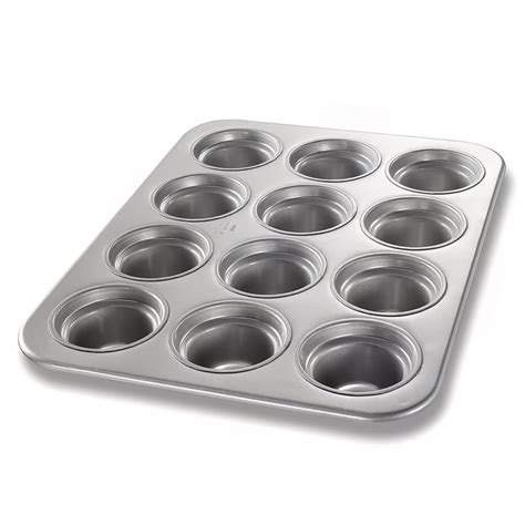 Chicago Metallic 43555 Large Crown Muffin Pan, Makes (12) 3 1/2 ...