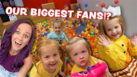 FNAF With V Family's Biggest Fans (Vlog) - YouTube