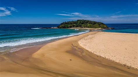 Crampton Island, Lake Tabourie, South Coast, NSW, Australia