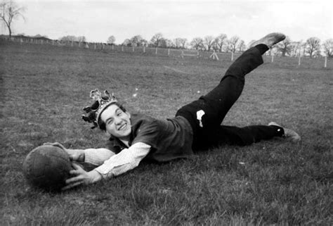 19 Handsome Pictures of Young Ian McKellen