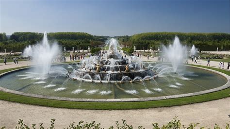 Royal Gardens of Versailles Walking Tour - SANDEMANs NEW Europe