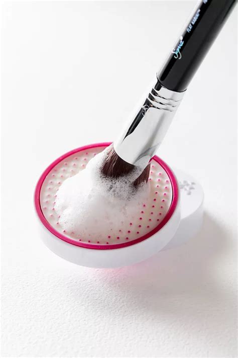 Sigma Beauty SigMagic Scrub Solid Makeup Brush Cleanser | Urban Outfitters