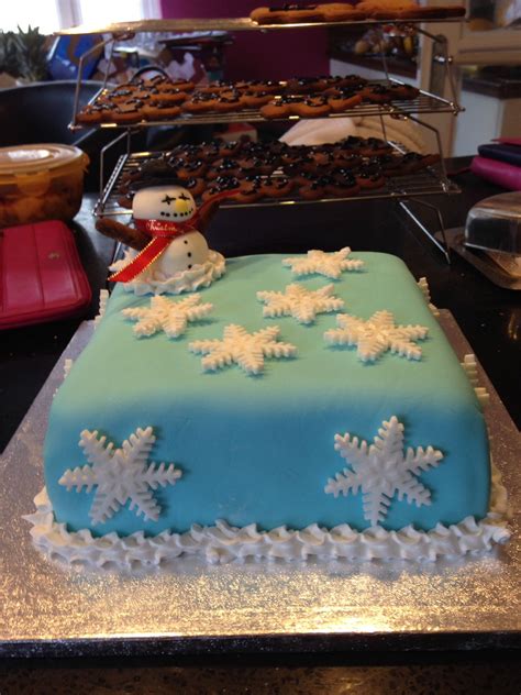 Snowman cake | Snowman cake, Cake, Cake decorating