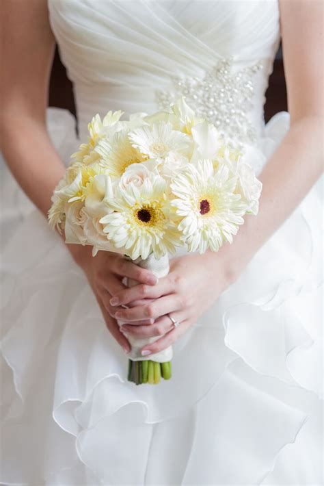 Summery White Daisy Bridal Bouquet