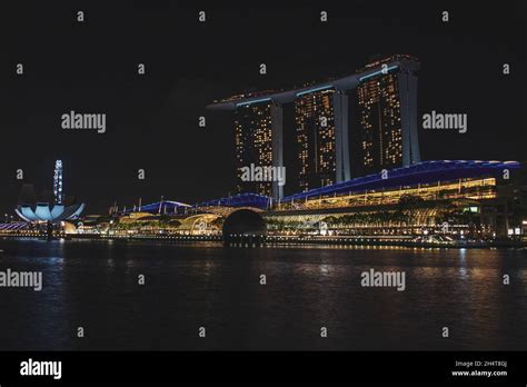 Beautiful night view of Merlion Park in Singapore Stock Photo - Alamy