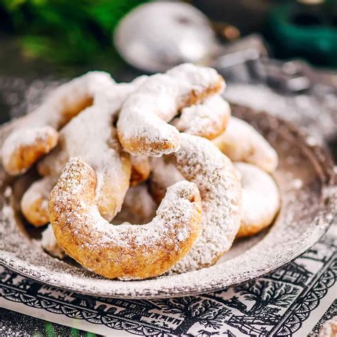 Vanillekipferl (Austrian Vanilla Crescent Cookies) - The Daring Gourmet