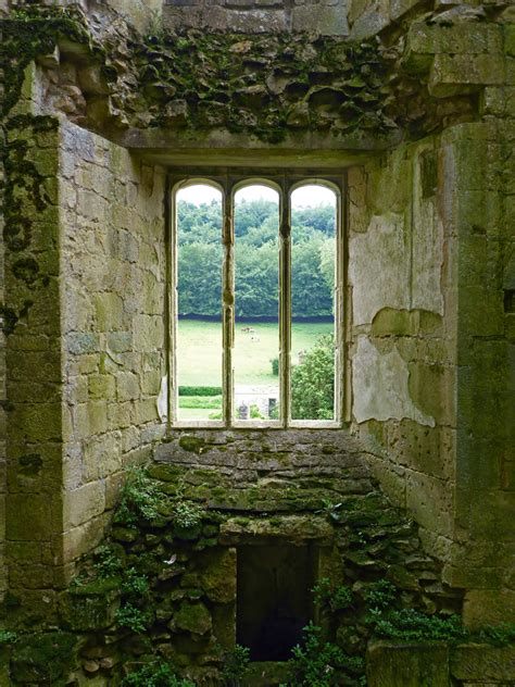 Photographs of Old Wardour Castle, Wiltshire, England: Three-light window