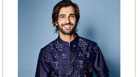 Aditya Seal slays ethnic style in ₹71k navy blue silk bandi, kurta ...