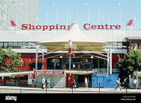 Main entrance to Elephant & Castle shopping Centre Stock Photo - Alamy