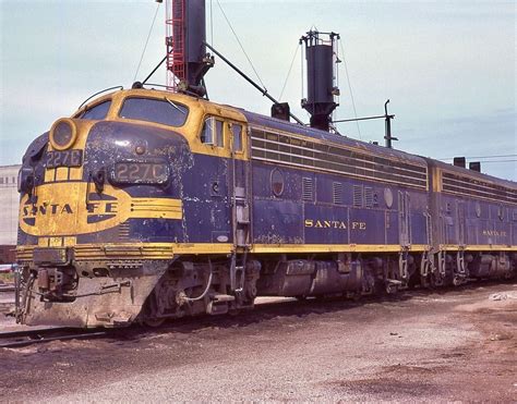 Atchison, Topeka & Santa Fe (ATSF) Railroad, EMD F7(A) Freight- and Passenger-hauling diesel ...