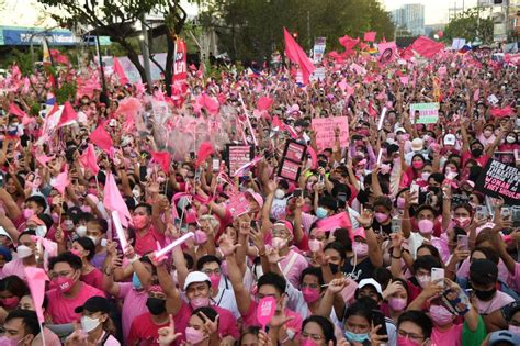 Leni Robredo: The woman leading the Philippines' 'pink revolution ...