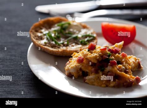 Scrambled eggs with diced ham Stock Photo - Alamy