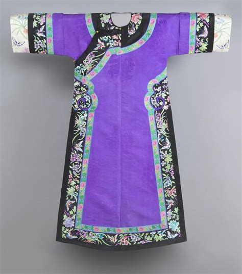 Manchu Woman's Robe | Women's robe, Chinese traditional clothing ...