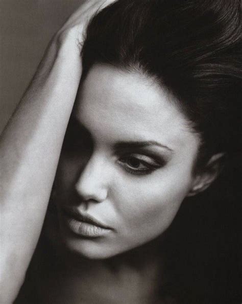 Annie LEIBOVITZ :: Angelina Jolie, 2002 Annie Leibovitz Photos, Anne Leibovitz, Annie Leibovitz ...