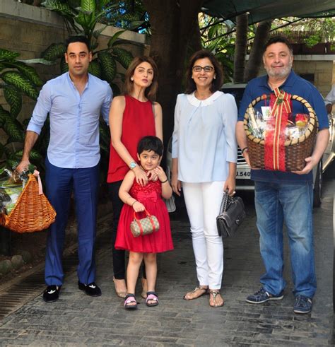 Kapoor Family under One Roof; Ranbir, Kareena, Karisma Attend Annual Christmas Lunch [PHOTOS ...