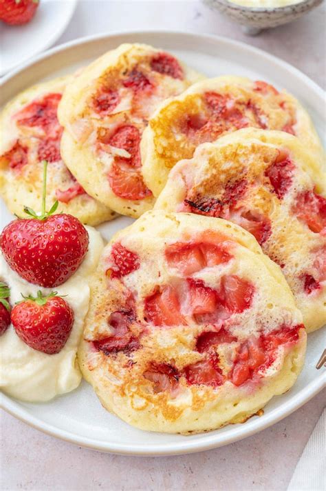 Strawberry Pancakes - Everyday Delicious