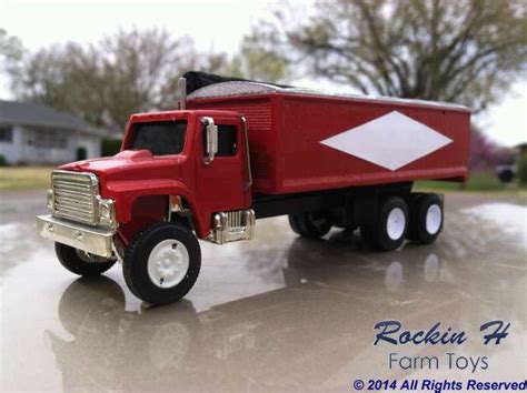 1 64th Scale Custom Farm Toys | Wow Blog