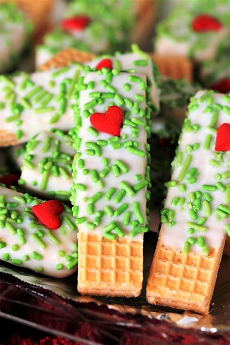 Grinch White Chocolate Sugar Wafers | The Kitchen is My Playground