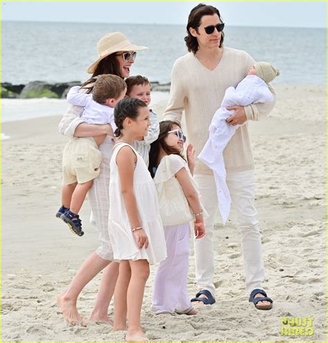 Anne Hathaway & Jared Leto Head To The Beach To Film 'WeCrashed' Scenes ...