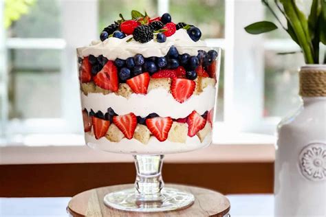 Simple Berry Trifle Recipe with Pound Cake - 31 Daily