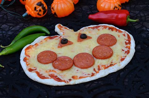 Halloween Pumpkin Pizza – Eat Well