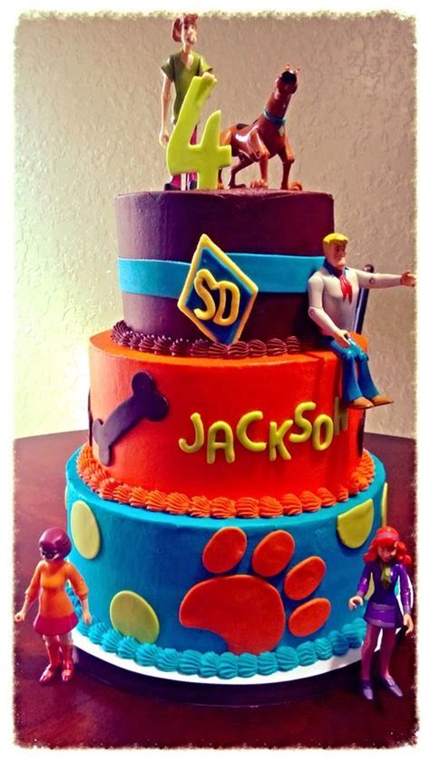 Scooby Doo Cake with Fondant Cutouts