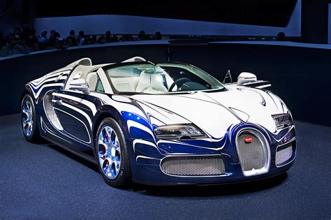 File:Bugatti Veyron IAA 2011.jpg