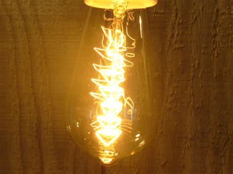 Ampoule décorative a filament "flash"60 watts