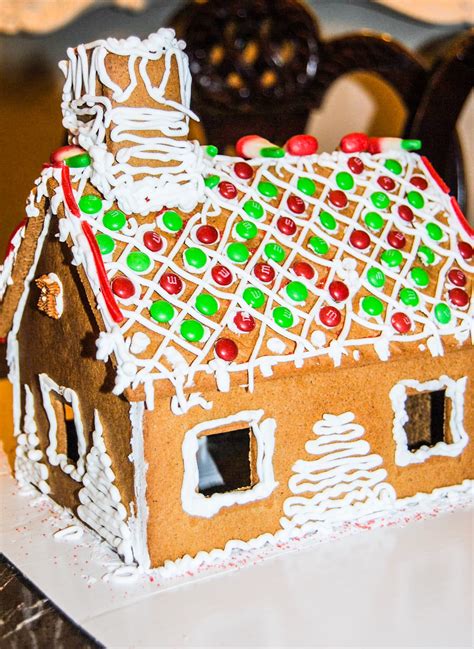 Gingerbread House Icing – The Everything Housewife