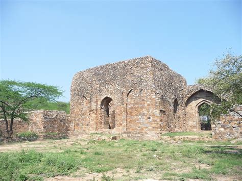 Delhi : Balban's Tomb in Mehrauli Archaeological Park | The journey of a thousand miles begins ...