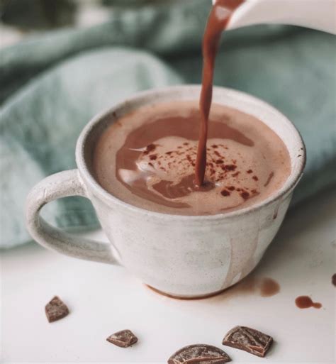 The ultimate and simple vegan hot chocolate drink recipe (organic cocoa) | Ecoislogical