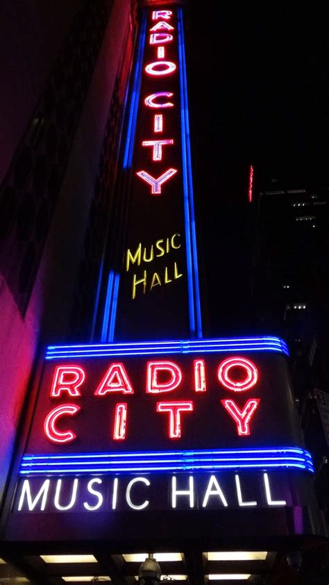 SuzeeBehindTheScenes: Review: The Radio City Christmas Spectacular: Is ...