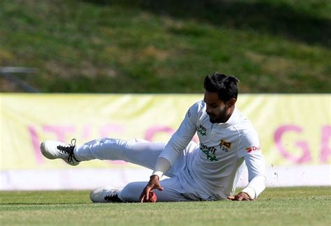 Dhananjaya de Silva slides to make a stop | ESPNcricinfo.com