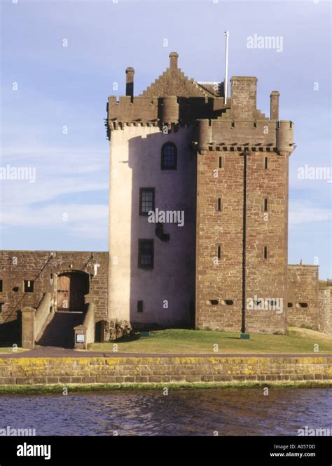 dh Broughty Ferry castle BROUGHTY FERRY ANGUS Scotland dundee Castle entrance towers Whaling ...