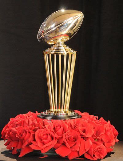 Look at the amazing new trophy in celebration of the 100th Rose Bowl ...