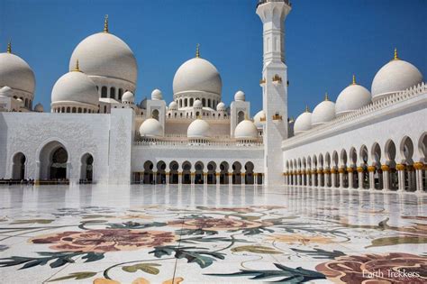 A Visit to the Sheikh Zayed Grand Mosque - Earth Trekkers