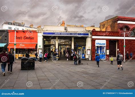 London-South Kensington Station Editorial Photography - Image of ...