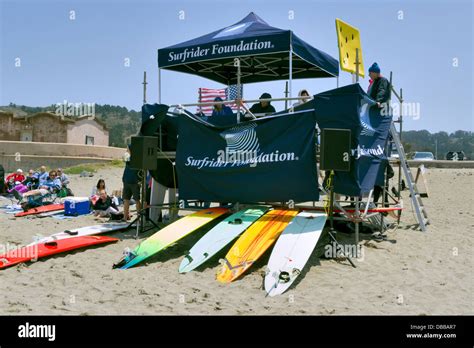 Surfing competition hi-res stock photography and images - Alamy