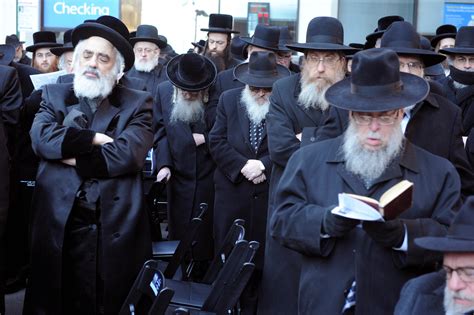 Jewish Funeral Traditions: 15 Important Things You Need To Know