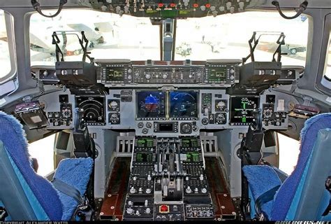 C-17 Globemaster | Helicopter cockpit, Cockpit, Aircraft pictures