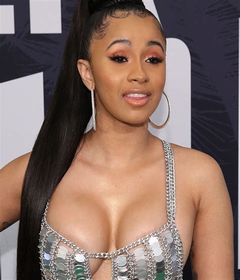 Cardi B bailó en el tubo y explotó la tarima de los Premios Grammy 2021 ...