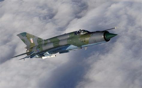 Capturing the Uncomplicated Nature of the MiG-21 Fighter Jet - Breaking ...