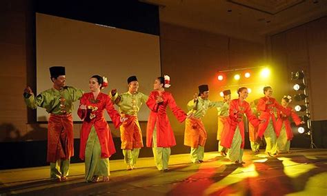 Brunei - National dance Zapin | Dance, Brunei, Country